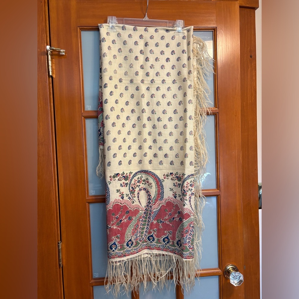 Elegant Vintage Paisley and Floral Patterned Shawl